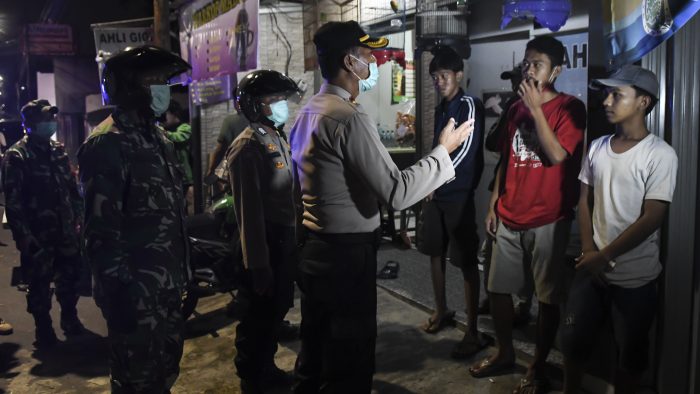 Tak Ada Sanksi dan Kompensasi, Pembatasan Sosial Berskala Besar Tak Akan Efektif