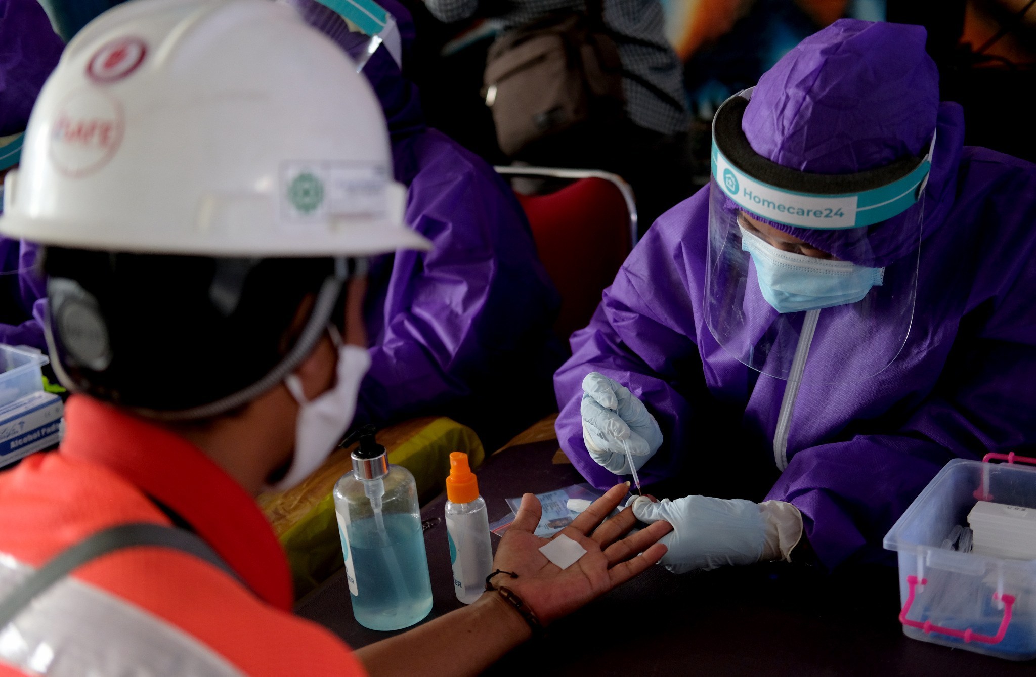 DPR Kritik Tarif Rapid Test dan PCR COVID-19 Mahal