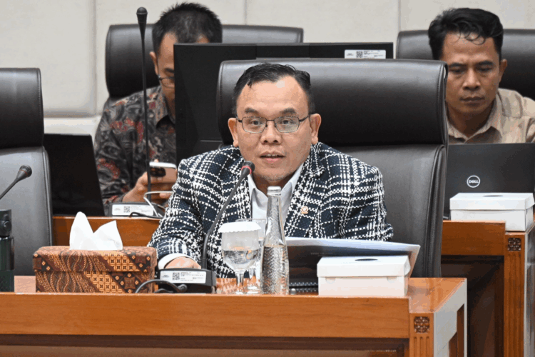 bang saleh daulay saat rapat komisi VII dengan TVRI, RRI dan Antara